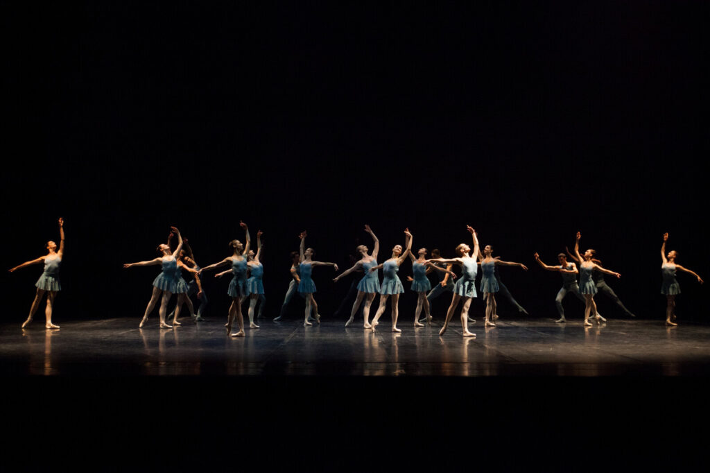 24795-Ann_Ray___Opera_national_de_Paris-Blake-Works-I--W.-Forsythe---Ballet-de-l-Opera-national-de-Paris--c-Ann-Ray-OnP-3389-1600px