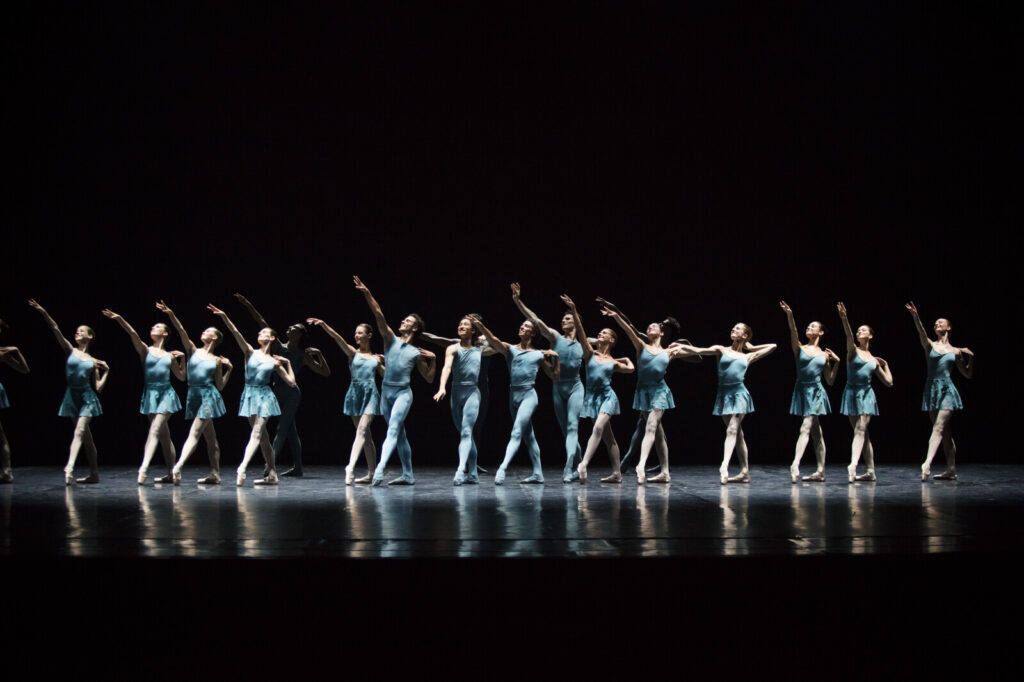 24795-Ann_Ray___Opera_national_de_Paris-Blake-Works-I--W.-Forsythe---Ballet-de-l-Opera-national-de-Paris--c-Ann-Ray-OnP-3389-1600px