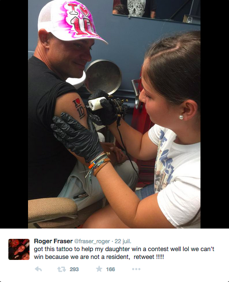 Roger se fait tatouer