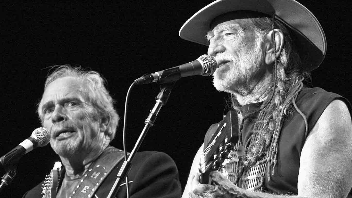 Willie-Nelson-and-Merle-Haggard-