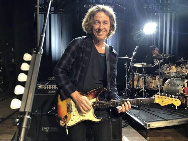Dominic Miller