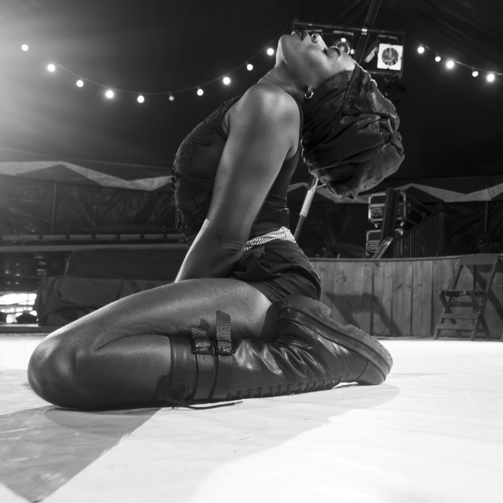 Oma Jali by Youri Lenquette